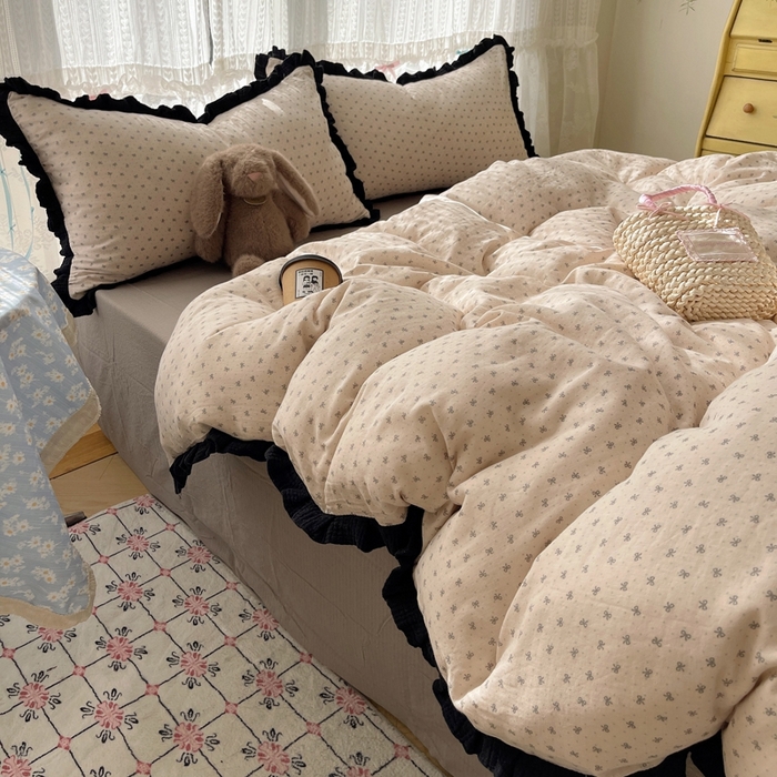 91家纺网 家纺一手货源 找家纺 繁花家居 2025新款学生季韩式云感针织棉大花边木耳边四件套 庄园蝶梦