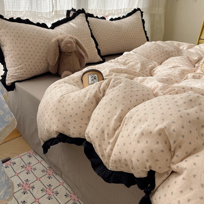 91家纺网 家纺一手货源 找家纺 繁花家居 2025新款学生季韩式云感针织棉大花边木耳边四件套 庄园蝶梦