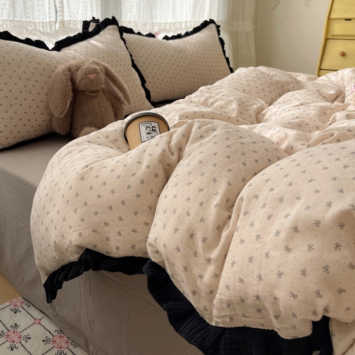 91家纺网 家纺一手货源 找家纺 繁花家居 2025新款学生季韩式云感针织棉大花边木耳边四件套 庄园蝶梦