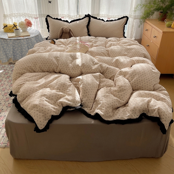 91家纺网 家纺一手货源 找家纺 繁花家居 2025新款学生季韩式云感针织棉大花边木耳边四件套 庄园蝶梦