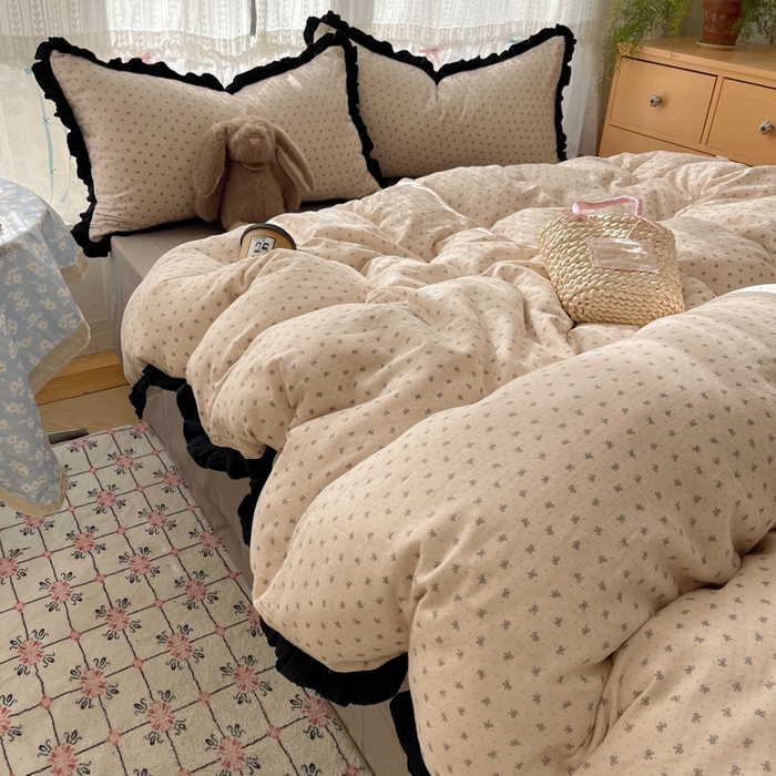 91家纺网 家纺一手货源 找家纺 繁花家居 2025新款学生季韩式云感针织棉大花边木耳边四件套 庄园蝶梦