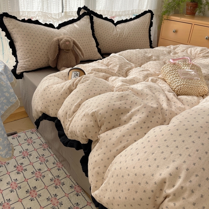 91家纺网 家纺一手货源 找家纺 繁花家居 2025新款学生季韩式云感针织棉大花边木耳边四件套 庄园蝶梦