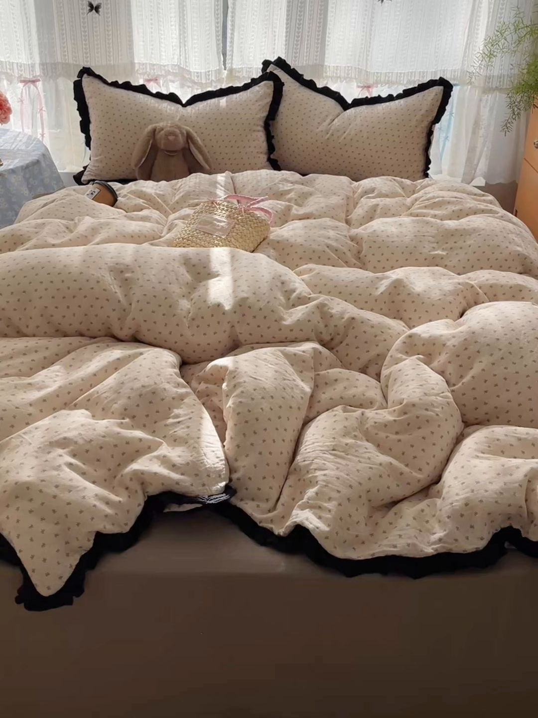 91家纺网 家纺一手货源 找家纺 繁花家居 2025新款学生季韩式云感针织棉大花边木耳边四件套 庄园蝶梦