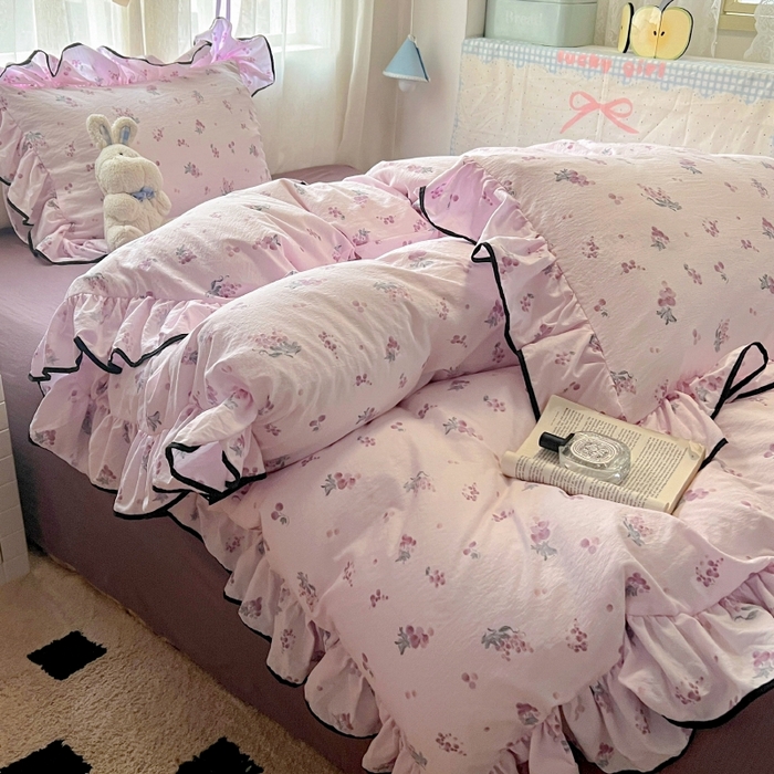 91家纺网 家纺一手货源 找家纺 繁花家居 2025新款学生季韩式云感针织棉大花边木耳边四件套 紫色葡萄