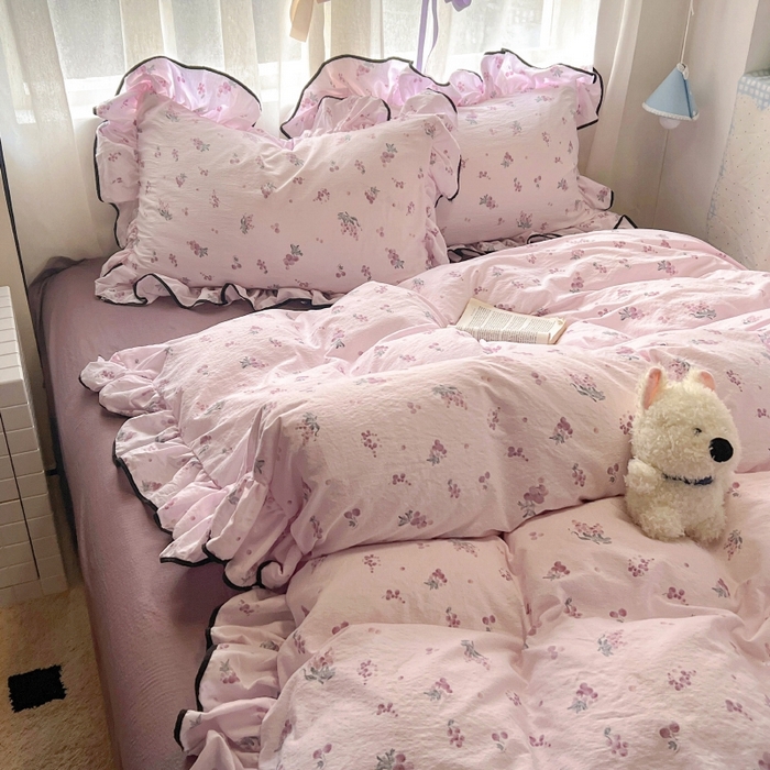 91家纺网 家纺一手货源 找家纺 繁花家居 2025新款学生季韩式云感针织棉大花边木耳边四件套 紫色葡萄