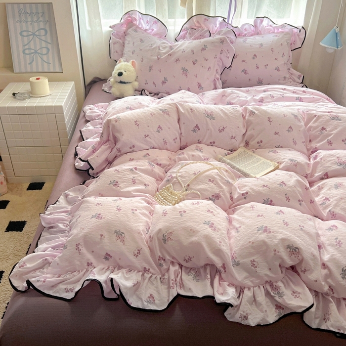 91家纺网 家纺一手货源 找家纺 繁花家居 2025新款学生季韩式云感针织棉大花边木耳边四件套 紫色葡萄