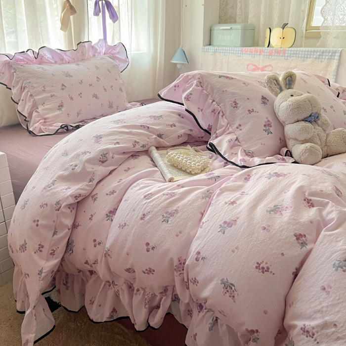 91家纺网 家纺一手货源 找家纺 繁花家居 2025新款学生季韩式云感针织棉大花边木耳边四件套 紫色葡萄