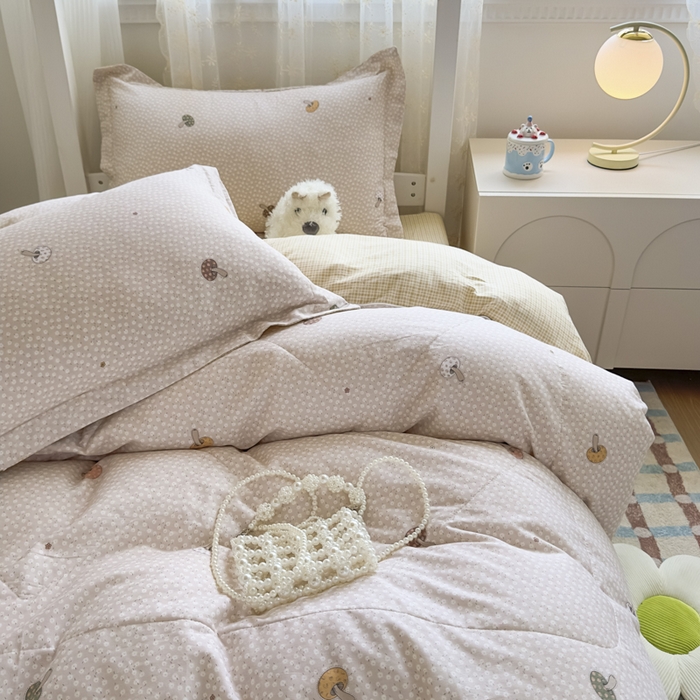 91家纺网 家纺一手货源 找家纺 帕拉美拉 2025新款多功能夏被款被套学生上下铺宿舍三件套被芯六件套菇菇物语-粉