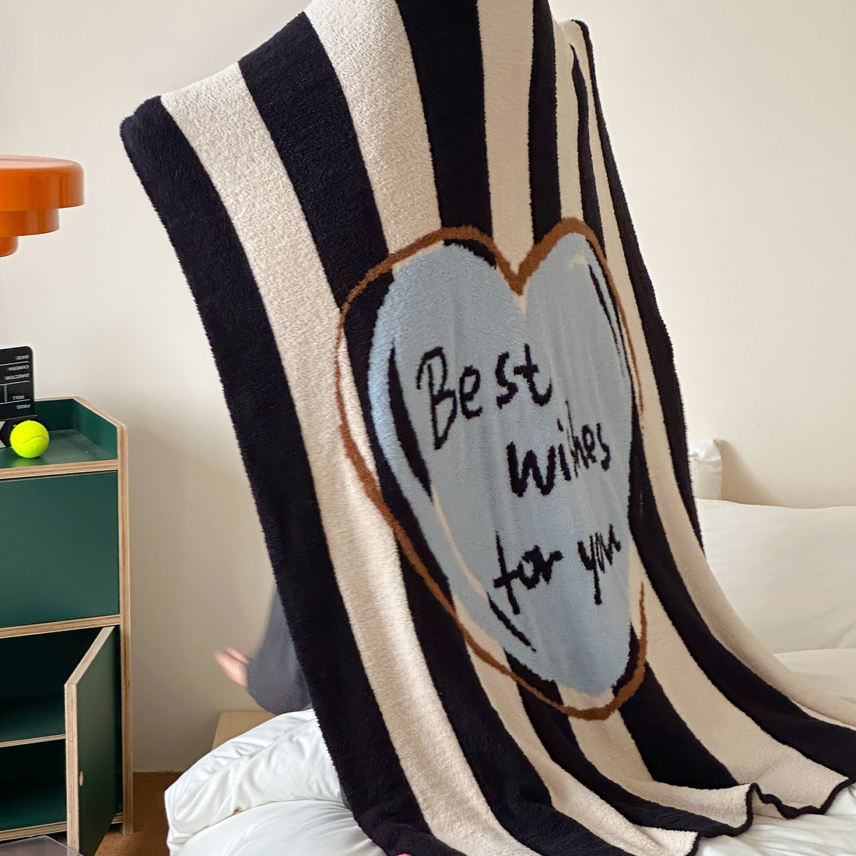 91家纺网 家纺一手货源 找家纺 RYB红黄兰 2025新款设计师原创多功能针织半边绒毛毯午休毯盖毯加厚毯子毛毯毯子 可露丽爱心