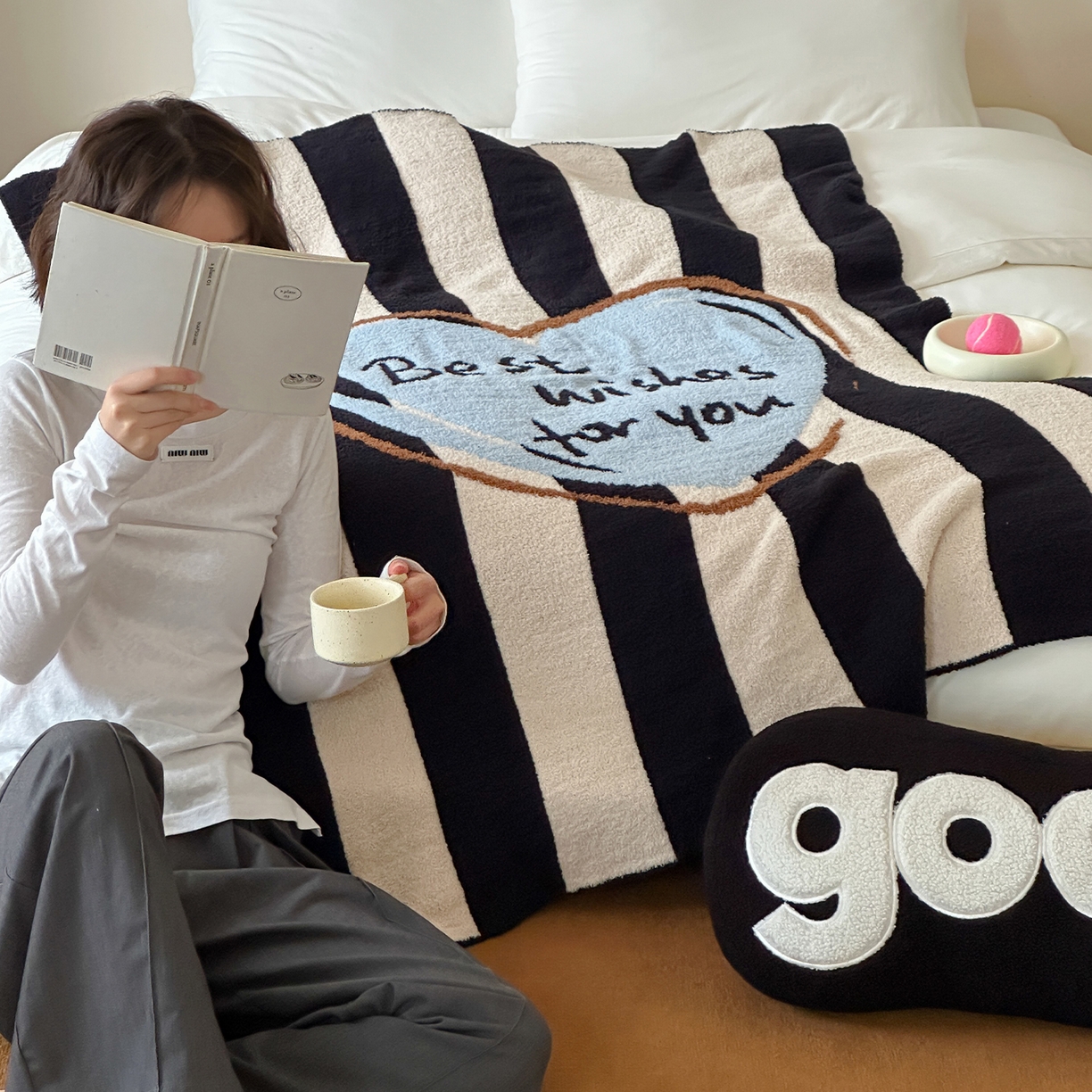 91家纺网 家纺一手货源 找家纺 RYB红黄兰 2025新款设计师原创多功能针织半边绒毛毯午休毯盖毯加厚毯子毛毯毯子 可露丽爱心