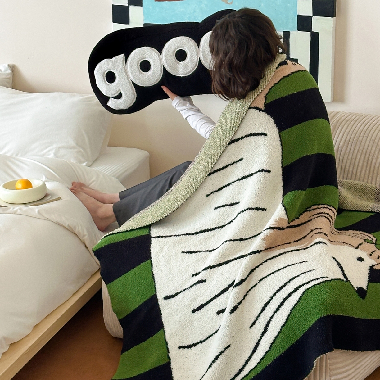 91家纺网 家纺一手货源 找家纺 RYB红黄兰 2025新款设计师原创多功能针织半边绒毛毯午休毯盖毯加厚毯子毛毯毯子 墨绿富贵狗