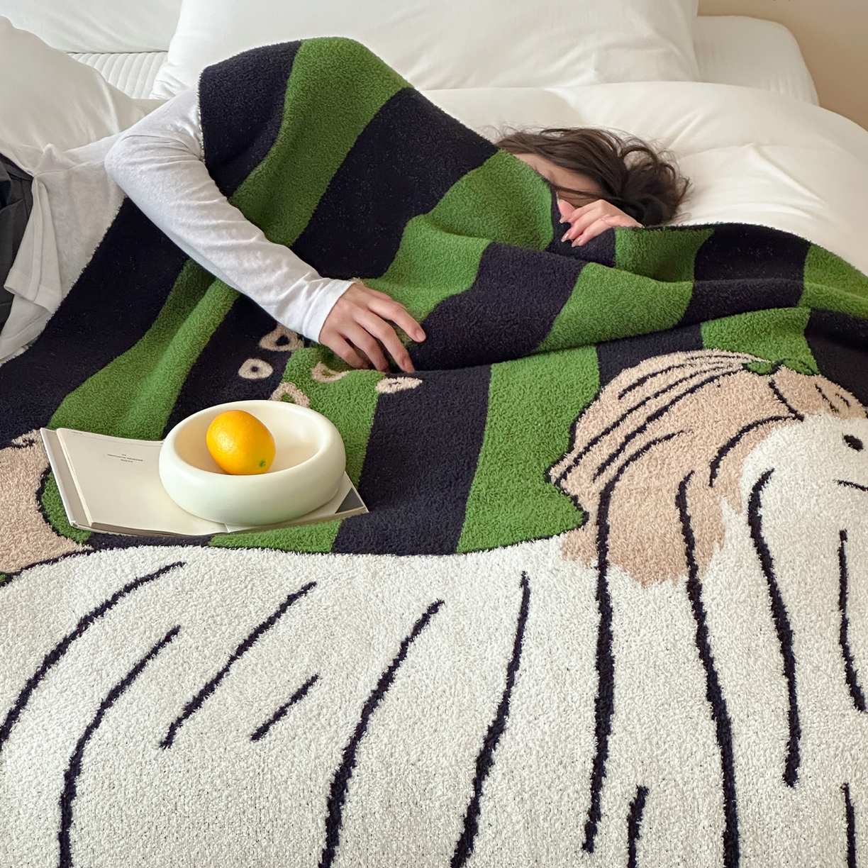 91家纺网 家纺一手货源 找家纺 RYB红黄兰 2025新款设计师原创多功能针织半边绒毛毯午休毯盖毯加厚毯子毛毯毯子 墨绿富贵狗