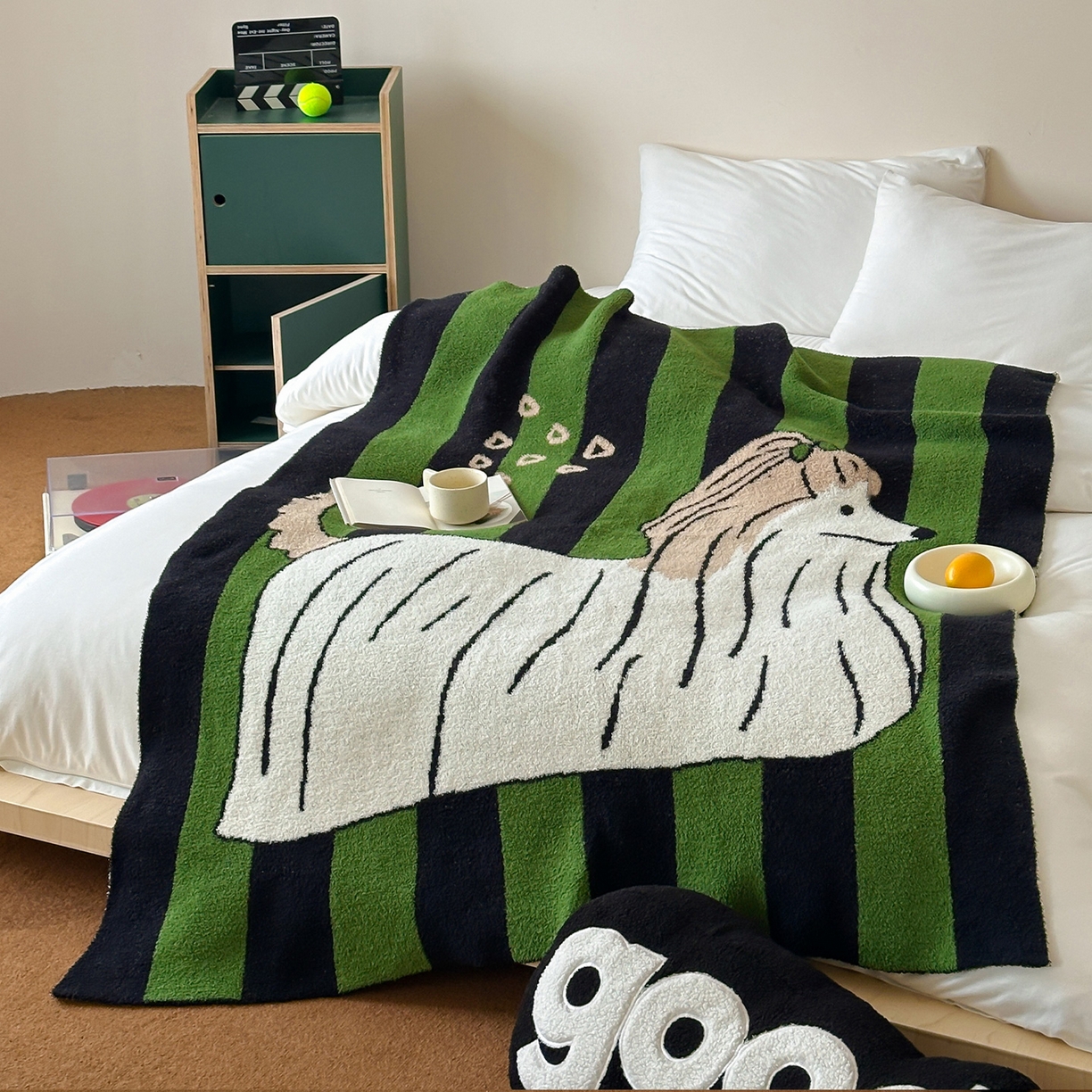 91家纺网 家纺一手货源 找家纺 RYB红黄兰 2025新款设计师原创多功能针织半边绒毛毯午休毯盖毯加厚毯子毛毯毯子 墨绿富贵狗