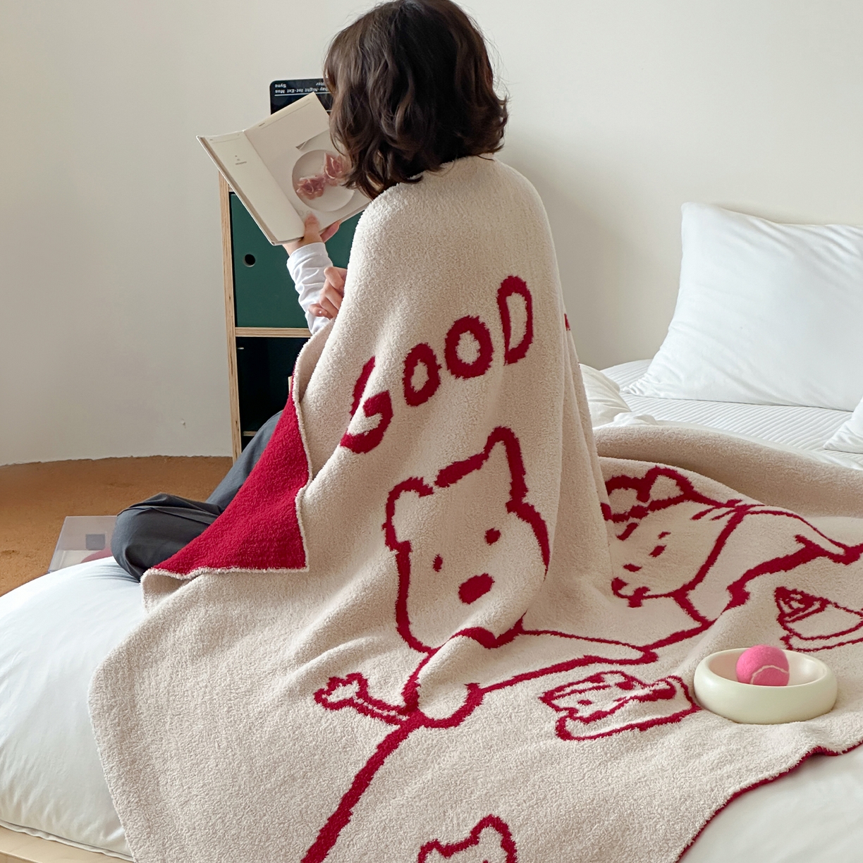 91家纺网 家纺一手货源 找家纺 RYB红黄兰 2025新款设计师原创多功能针织半边绒毛毯午休毯盖毯加厚毯子毛毯毯子 暖暖下午茶