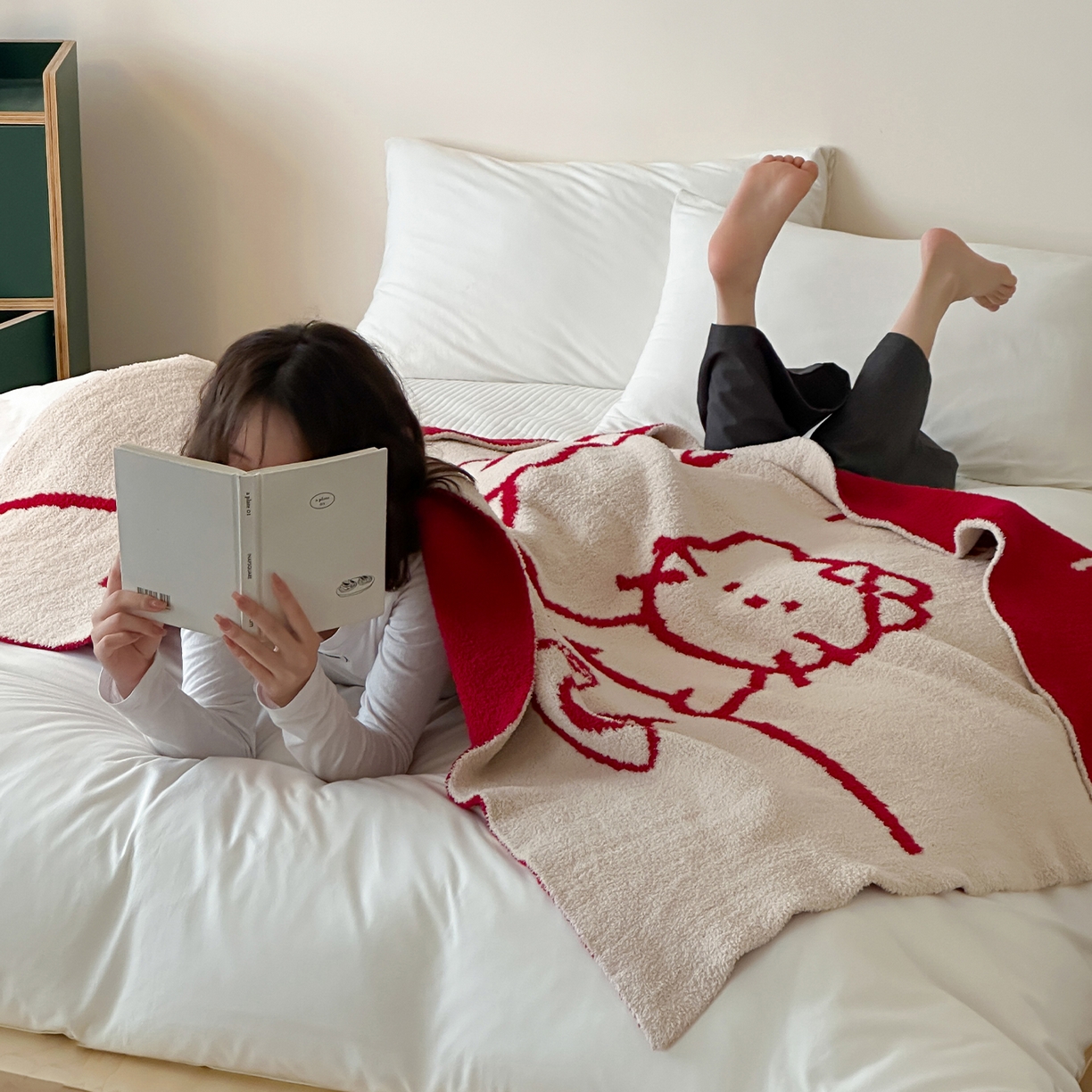 91家纺网 家纺一手货源 找家纺 RYB红黄兰 2025新款设计师原创多功能针织半边绒毛毯午休毯盖毯加厚毯子毛毯毯子 暖暖下午茶