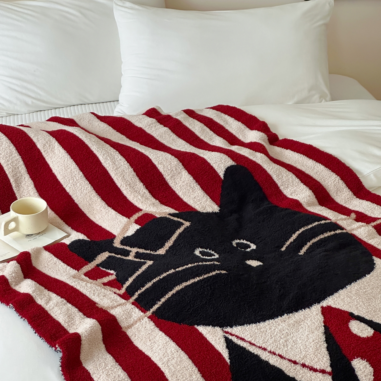 91家纺网 家纺一手货源 找家纺 RYB红黄兰 2025新款设计师原创多功能针织半边绒毛毯午休毯盖毯加厚毯子毛毯毯子 圣诞猫先生