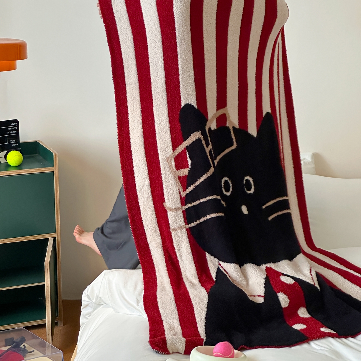 91家纺网 家纺一手货源 找家纺 RYB红黄兰 2025新款设计师原创多功能针织半边绒毛毯午休毯盖毯加厚毯子毛毯毯子 圣诞猫先生