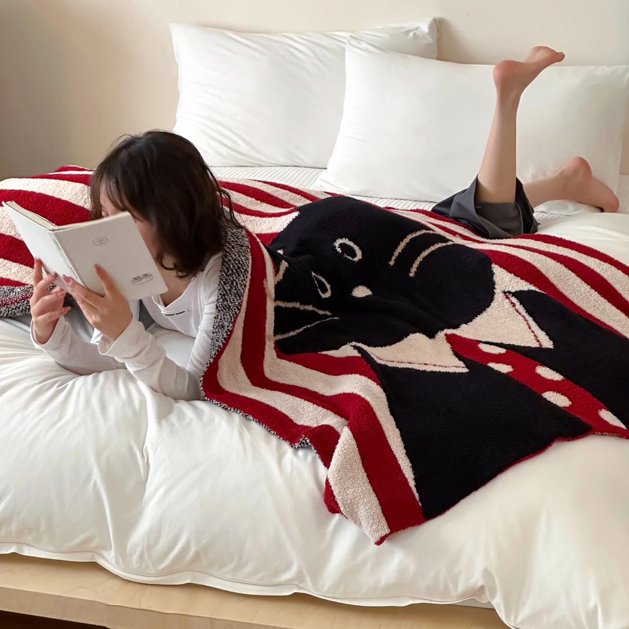 91家纺网 家纺一手货源 找家纺 RYB红黄兰 2025新款设计师原创多功能针织半边绒毛毯午休毯盖毯加厚毯子毛毯毯子 圣诞猫先生