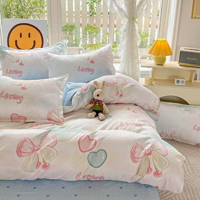 91家纺网 家纺一手货源 找家纺 文黛家居 2025新款植物羊绒小版花四件套 爱心蝴蝶结