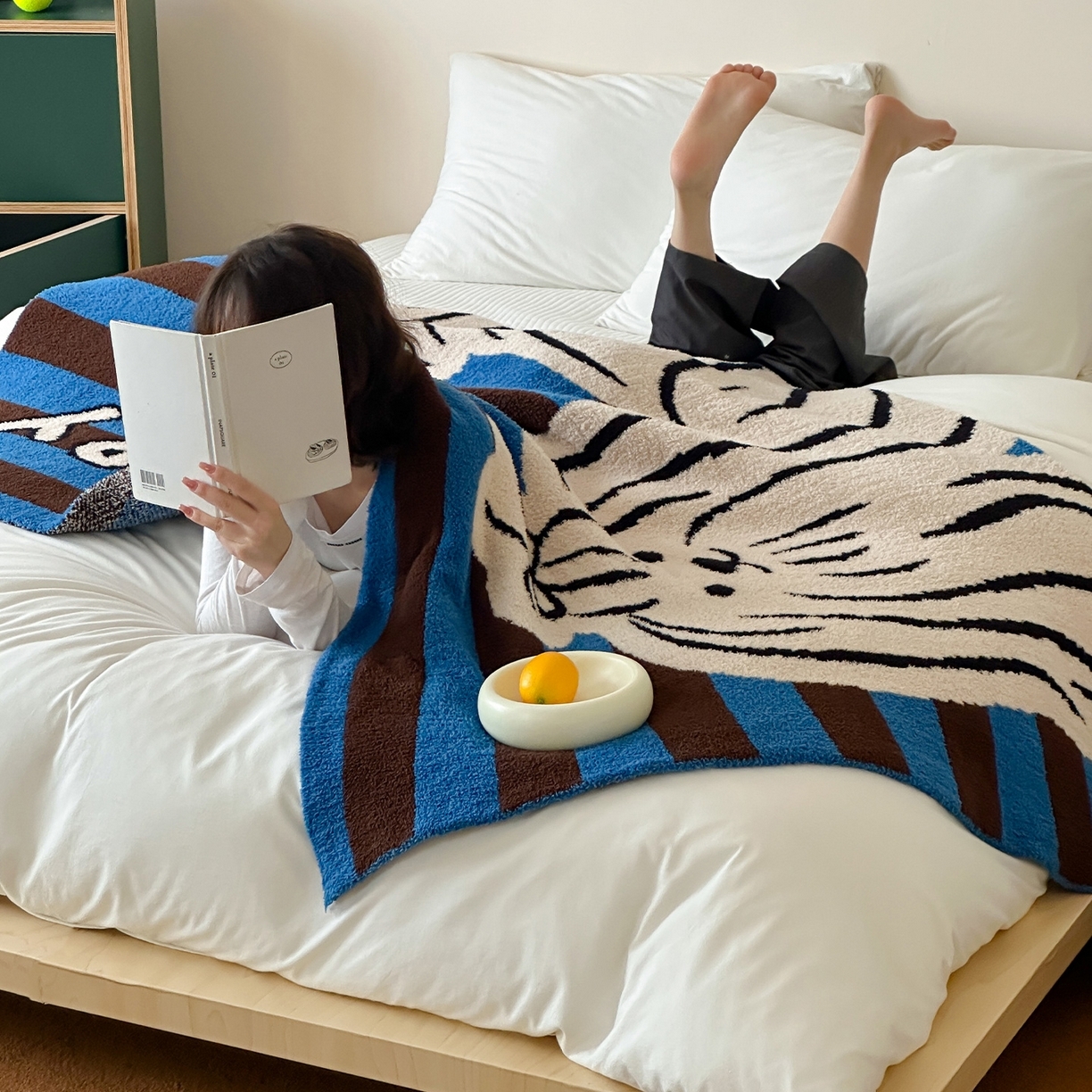 91家纺网 家纺一手货源 找家纺 （总）RYB红黄兰 2025新款设计师原创多功能针织半边绒毛毯午休毯盖毯加厚毯子毛毯毯子