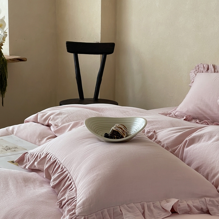 91家纺网 家纺一手货源 找家纺 三味舒屋2025新款花边美学-全棉双层纱四件套 粉茶花