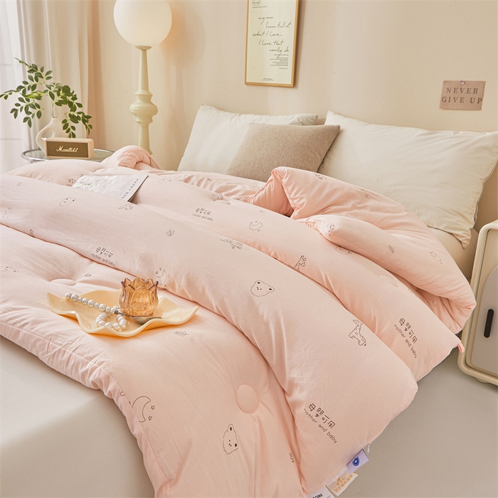 91家纺网 家纺一手货源 找家纺 易博家纺 2025新款水洗棉印花被 童梦小熊-粉