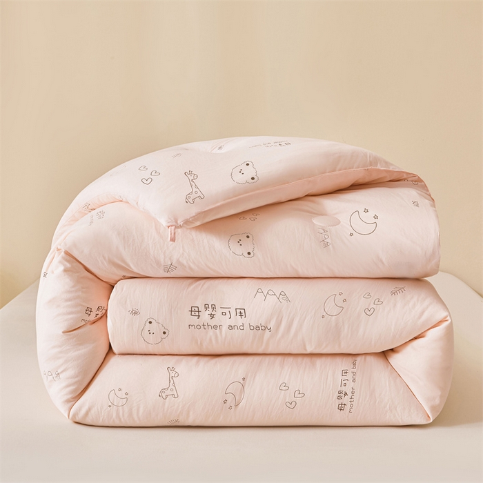 91家纺网 家纺一手货源 找家纺 易博家纺 2025新款水洗棉印花被 童梦小熊-粉