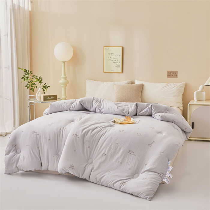 91家纺网 家纺一手货源 找家纺 易博家纺 2025新款水洗棉印花被 童梦小熊-灰