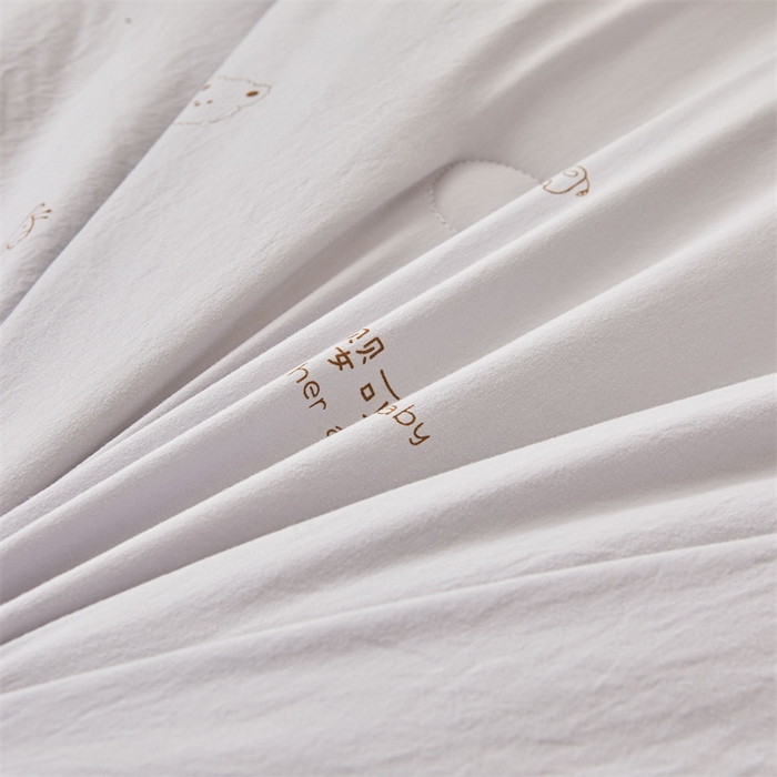 91家纺网 家纺一手货源 找家纺 易博家纺 2025新款水洗棉印花被 童梦小熊-灰