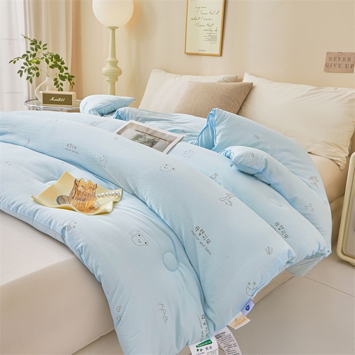 91家纺网 家纺一手货源 找家纺 易博家纺 2025新款水洗棉印花被 童梦小熊-蓝