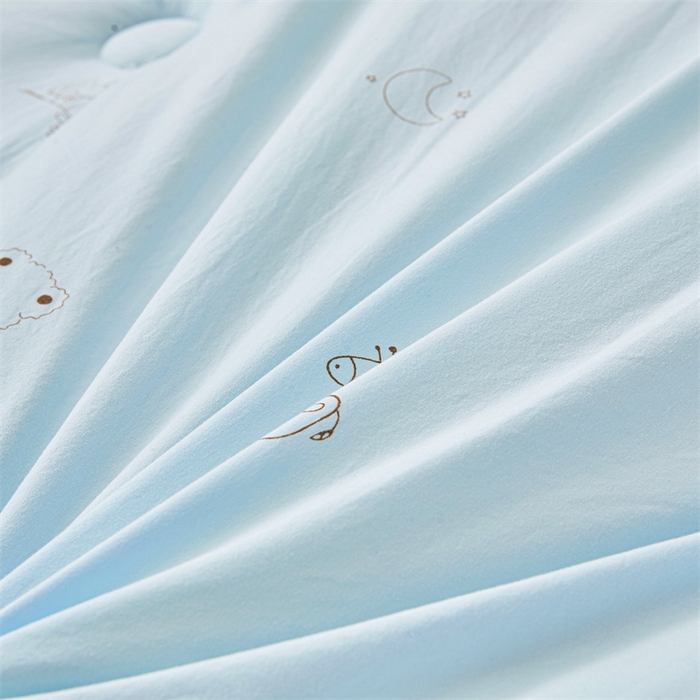 91家纺网 家纺一手货源 找家纺 易博家纺 2025新款水洗棉印花被 童梦小熊-蓝