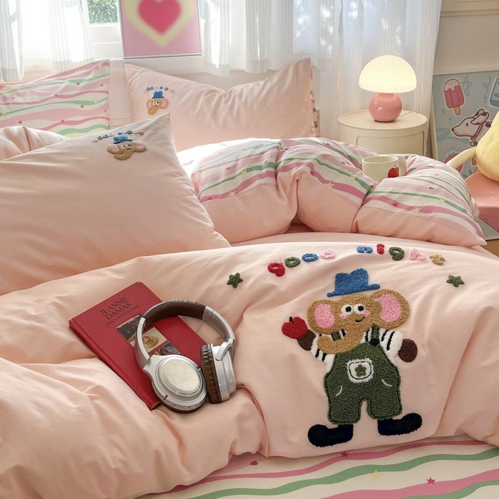 91家纺网 家纺一手货源 找家纺 泽西家纺+V17798841158发大图 2025新品全棉毛巾绣多巴胺条纹纯棉四件套三件套 小象贝格-清新粉