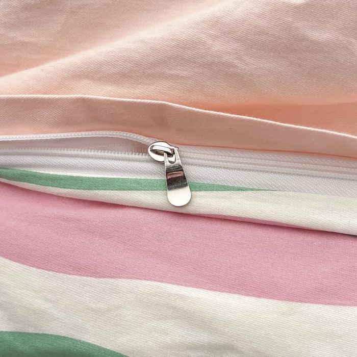 91家纺网 家纺一手货源 找家纺 泽西家纺+V17798841158发大图 2025新品全棉毛巾绣多巴胺条纹纯棉四件套三件套 小象贝格-清新粉