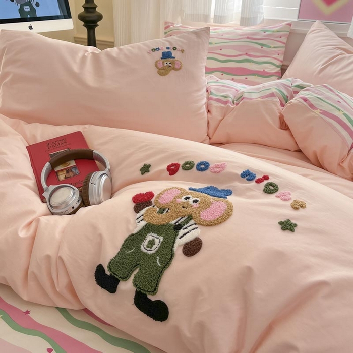 91家纺网 家纺一手货源 找家纺 泽西家纺+V17798841158发大图 2025新品全棉毛巾绣多巴胺条纹纯棉四件套三件套 小象贝格-清新粉