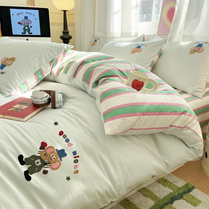 91家纺网 家纺一手货源 找家纺 泽西家纺+V17798841158发大图 2025新品全棉毛巾绣多巴胺条纹纯棉四件套三件套 小象贝格-水绿