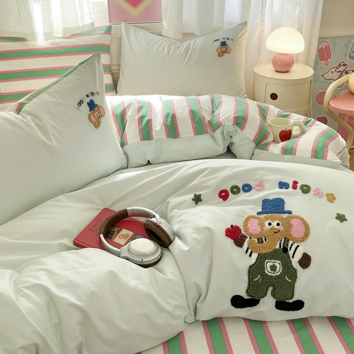 91家纺网 家纺一手货源 找家纺 泽西家纺+V17798841158发大图 2025新品全棉毛巾绣多巴胺条纹纯棉四件套三件套 小象贝格-水绿