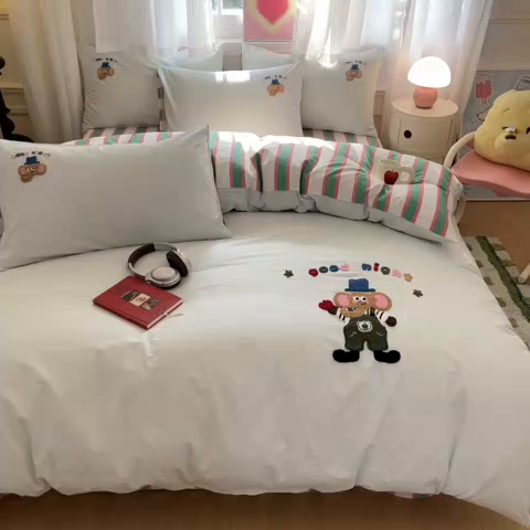 91家纺网 家纺一手货源 找家纺 泽西家纺+V17798841158发大图 2025新品全棉毛巾绣多巴胺条纹纯棉四件套三件套 小象贝格-水绿