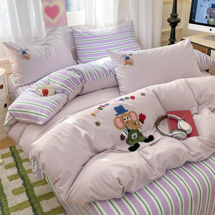 91家纺网 家纺一手货源 找家纺 泽西家纺+V17798841158发大图 2025新品全棉毛巾绣多巴胺条纹纯棉四件套三件套 小象贝格-芋紫