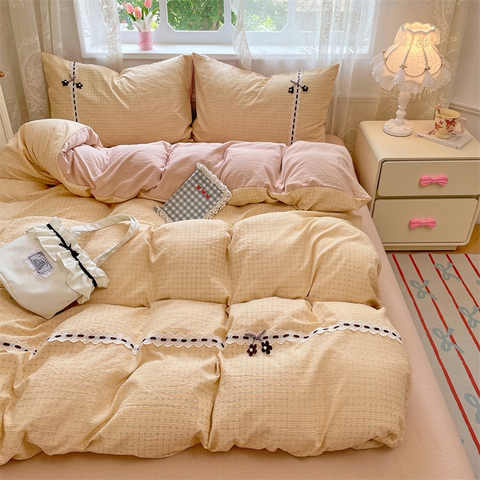 91家纺网 家纺一手货源 找家纺 梦舒羽2025新款双层纱蕾丝花边四件套学生宿舍床单款床上用品四件套  蕾丝花边-秋田黄格