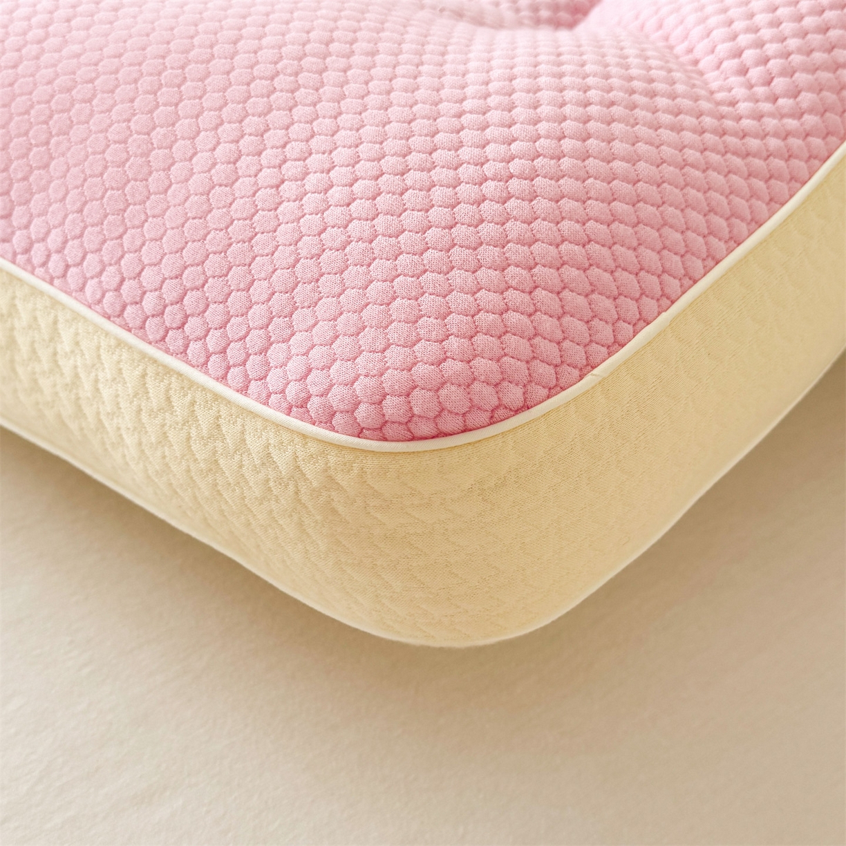 91家纺网 家纺一手货源 找家纺 （总）麦肯锡 2025新款眠萌草本决明子护颈枕枕头枕芯单枕芯