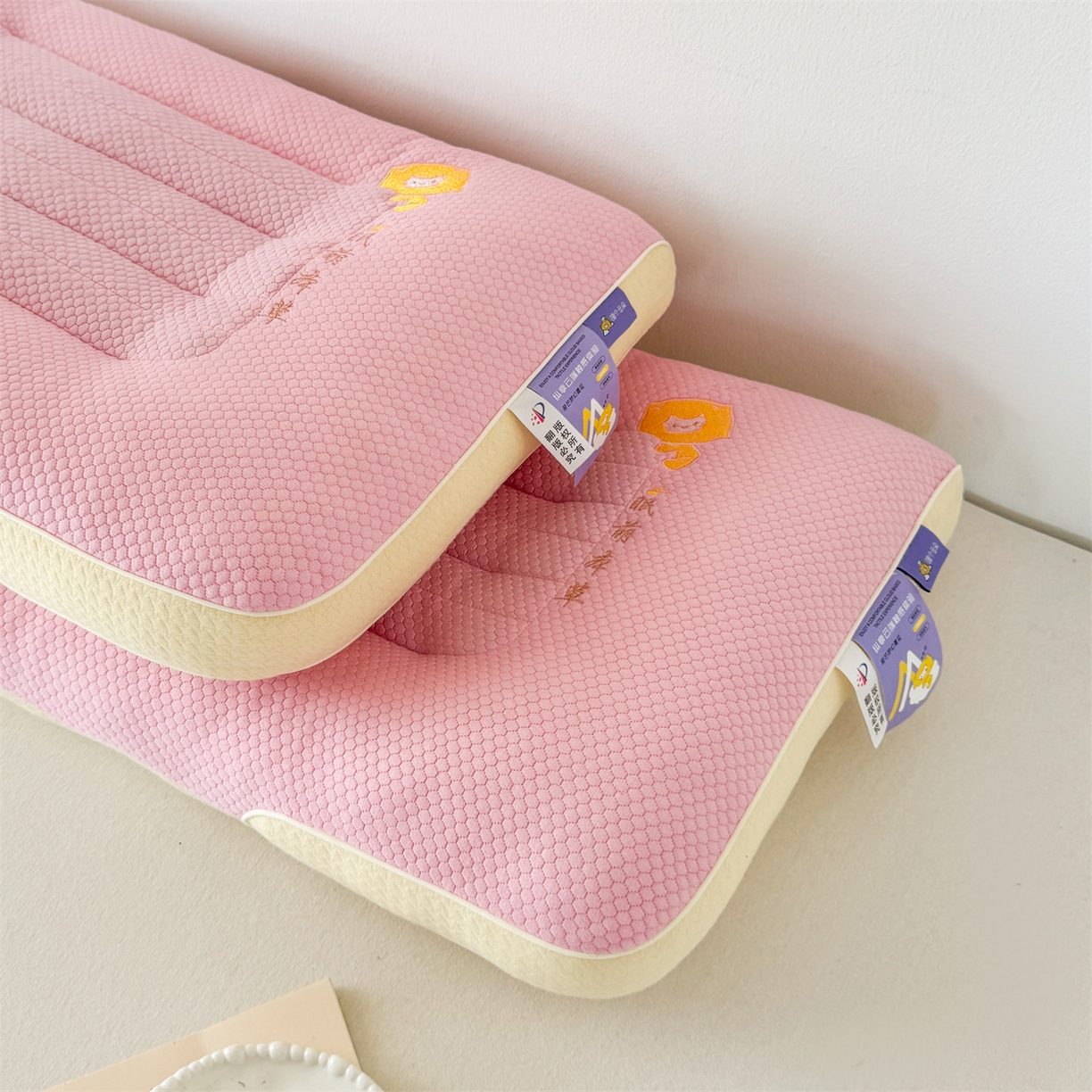 91家纺网 家纺一手货源 找家纺 （总）麦肯锡 2025新款眠萌草本决明子护颈枕枕头枕芯单枕芯