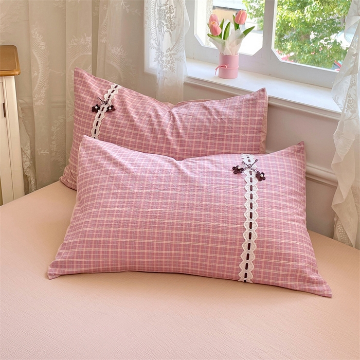 91家纺网 家纺一手货源 找家纺 梦舒羽2025新款双层纱蕾丝花边四件套学生宿舍床单款床上用品四件套  蕾丝花边-落日红格