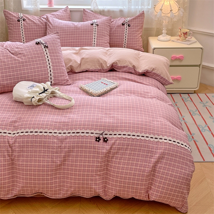 91家纺网 家纺一手货源 找家纺 梦舒羽2025新款双层纱蕾丝花边四件套学生宿舍床单款床上用品四件套  蕾丝花边-落日红格