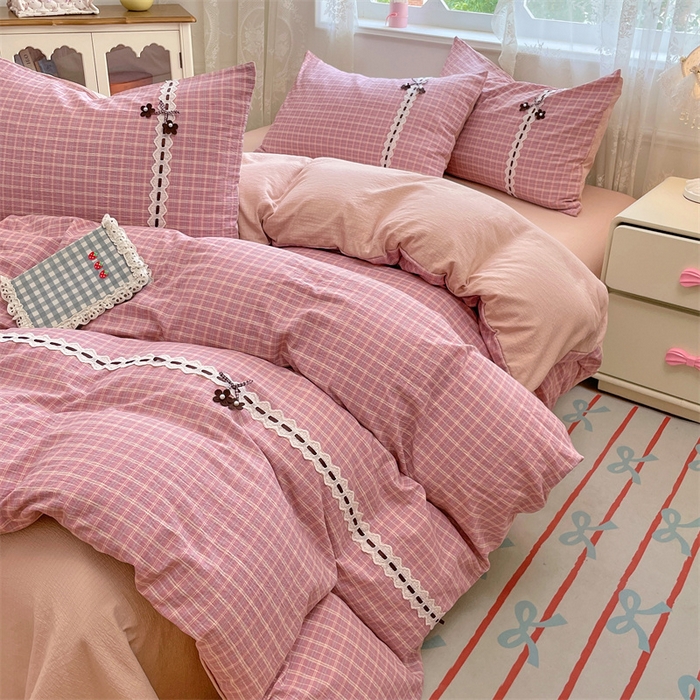 91家纺网 家纺一手货源 找家纺 梦舒羽2025新款双层纱蕾丝花边四件套学生宿舍床单款床上用品四件套  蕾丝花边-落日红格