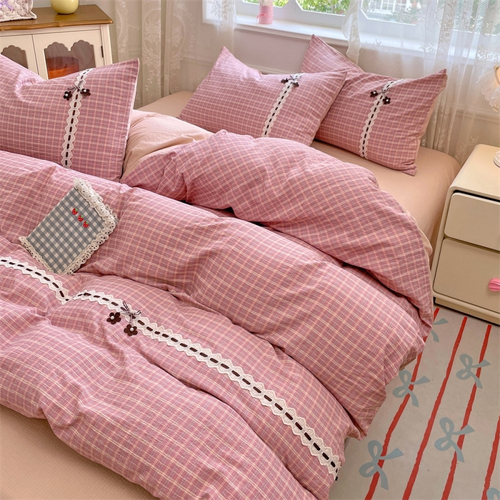 91家纺网 家纺一手货源 找家纺 梦舒羽2025新款双层纱蕾丝花边四件套学生宿舍床单款床上用品四件套  蕾丝花边-落日红格