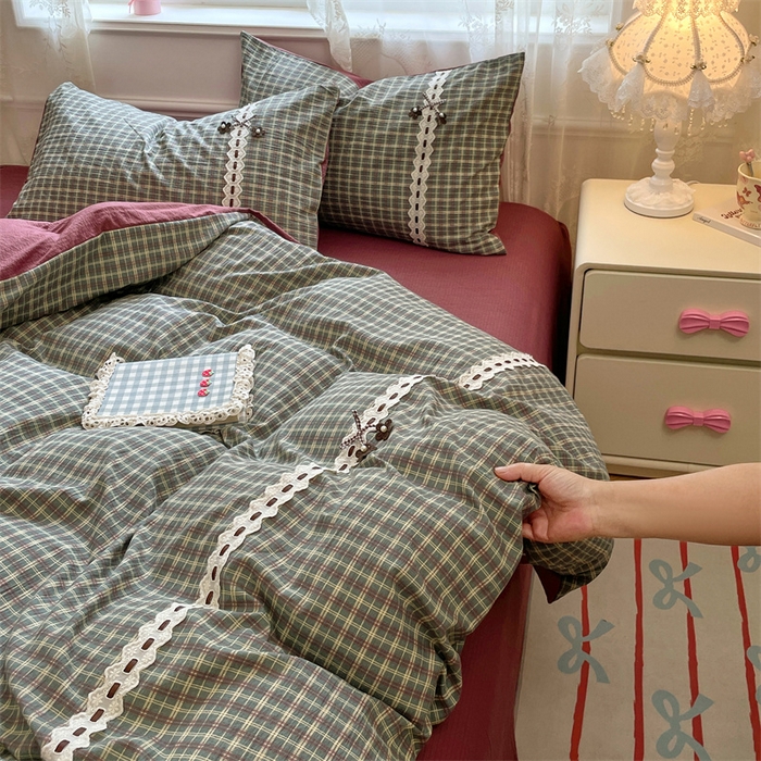 91家纺网 家纺一手货源 找家纺 梦舒羽2025新款双层纱蕾丝花边四件套学生宿舍床单款床上用品四件套  蕾丝花边-简兮绿格