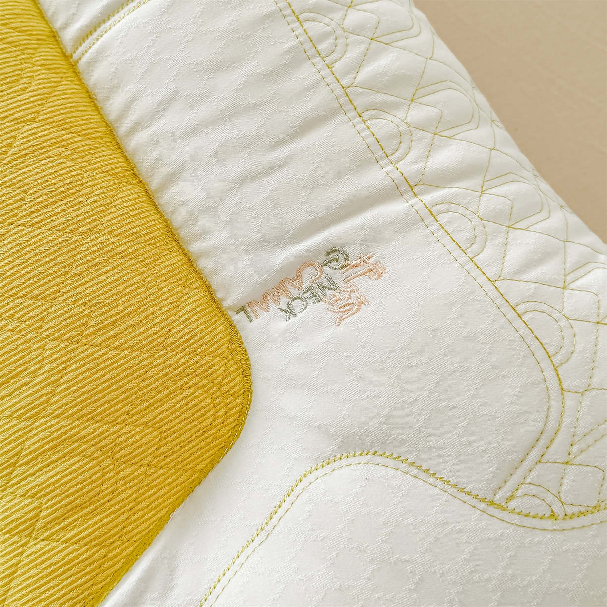 91家纺网 家纺一手货源 找家纺 （总）麦肯锡 2025新款spa护颈牵引枕枕头枕芯单枕芯