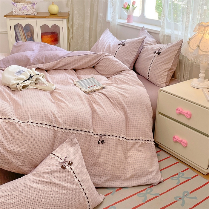 91家纺网 家纺一手货源 找家纺 梦舒羽2025新款双层纱蕾丝花边四件套学生宿舍床单款床上用品四件套  蕾丝花边-莱茵粉格