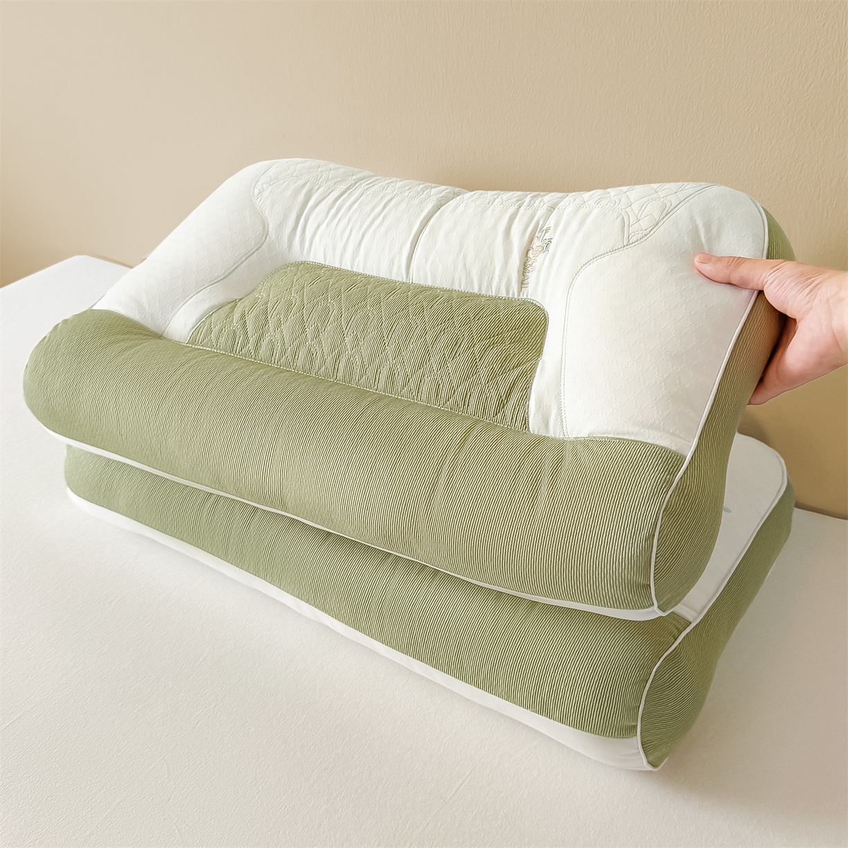 91家纺网 家纺一手货源 找家纺 麦肯锡 2025新款spa护颈牵引枕枕头枕芯单枕芯 绿色 48x74cm单枕/只