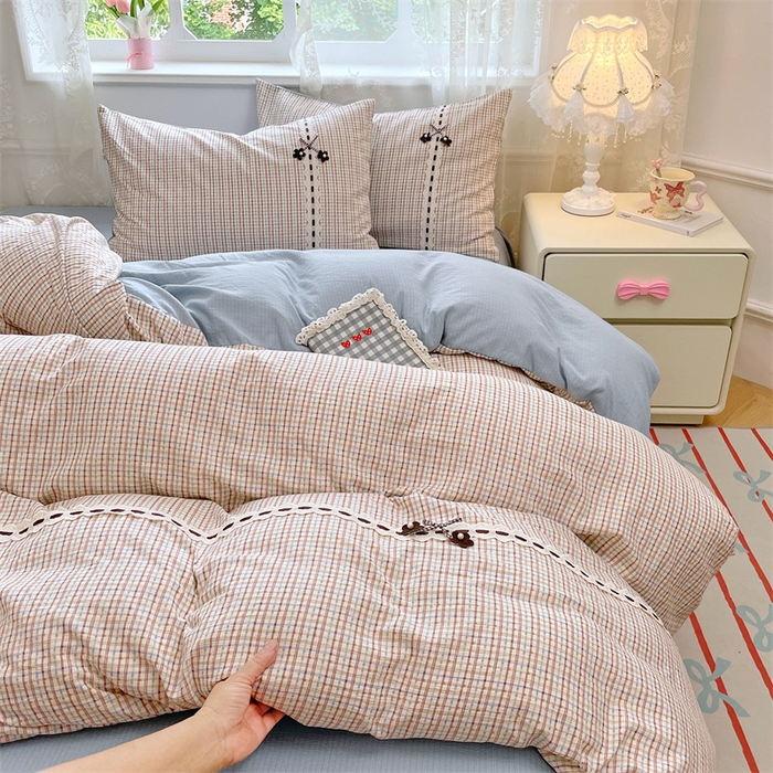 91家纺网 家纺一手货源 找家纺 梦舒羽2025新款双层纱蕾丝花边四件套学生宿舍床单款床上用品四件套  蕾丝花边-魅力蓝咖